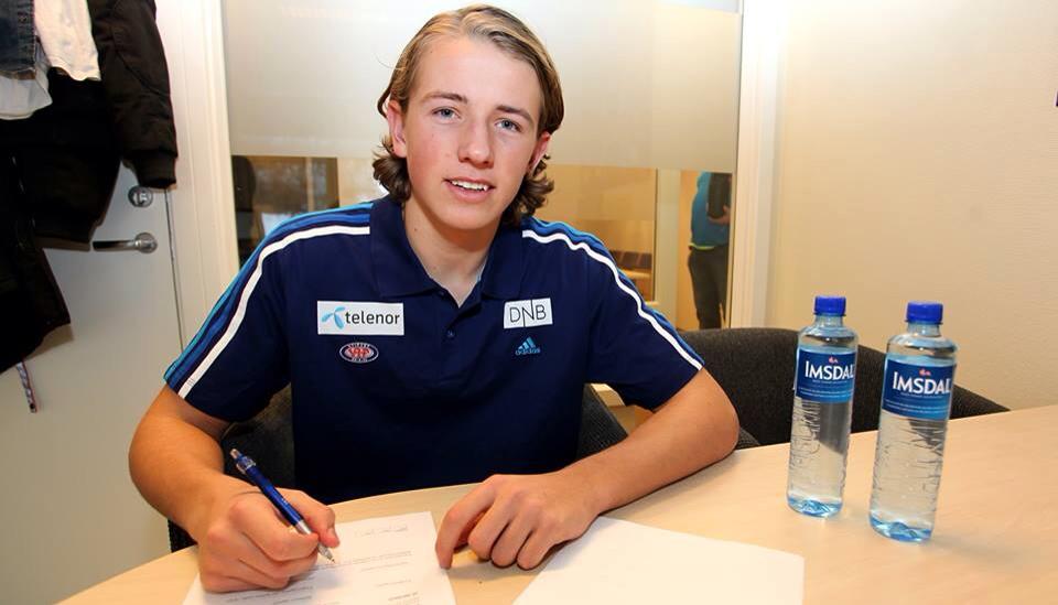 Sander Berge signerer for Vålerenga. Foto: www.vif-fotball.no