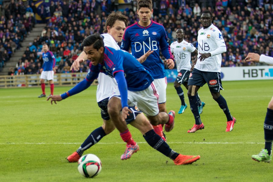 Ghayas Zahid ble felt og Vålerenga fikk straffe. Foto: grydis.no