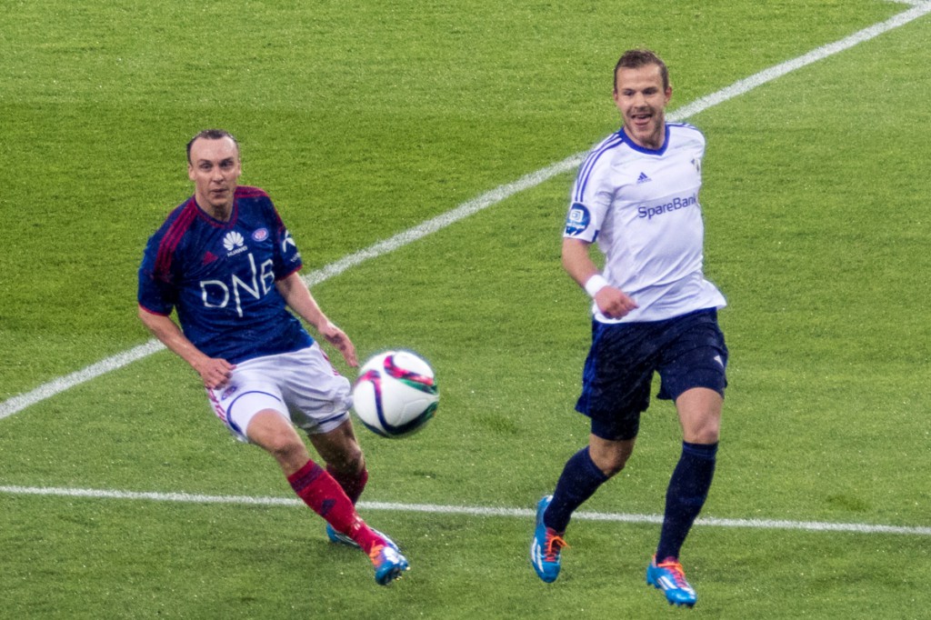 Alex Mathisens stolpetreff var symptomatisk for Vålerenga i kampen mot Viking. Foto: Grydis.no