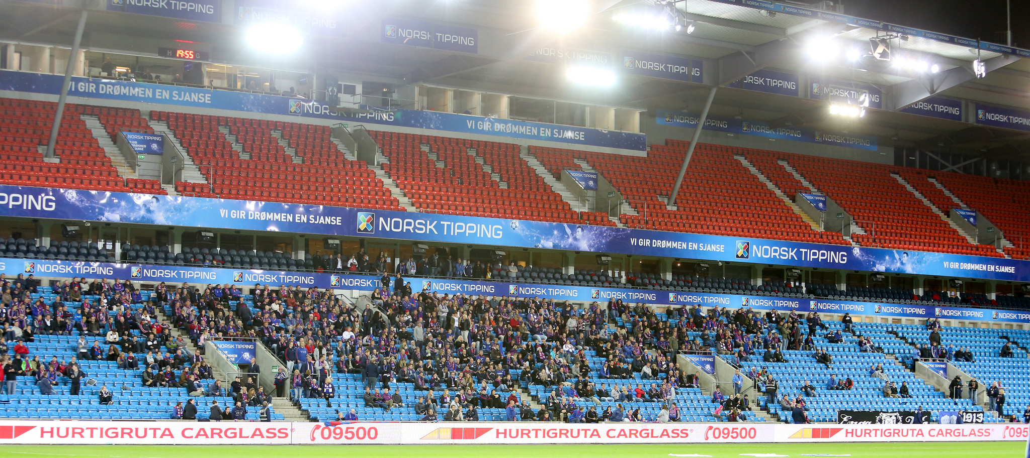 Bare 8.308 tilskuere hadde løst billett mot Start. Lang færre møtte faktisk opp. Foto: Eivind Hauger.
