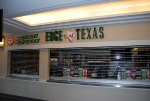 Hver kiosk har stort utvalg og mange kasser. Her fra Cowboys Stadium i Arlington, Texas. Foto: FrankO