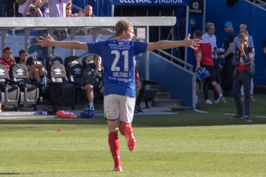 Simen Juklerød kunne juble for perlescoring i andre kamp på rad i gårsdagens kamp mot Bodø/Glimt. Her fra forrige ukes kamp mot Brann. Foto: Grydis.no